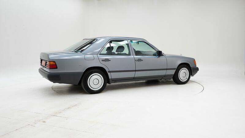 Imagen 2/15 de Mercedes-Benz 230 E (1988)