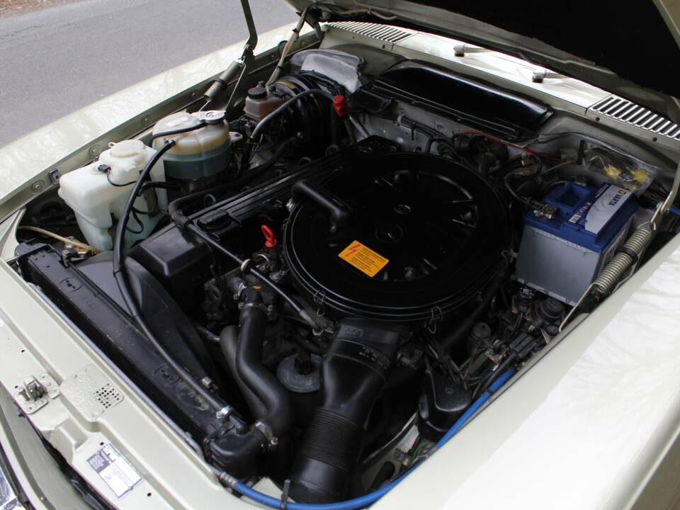 Image 14/18 of Mercedes-Benz 300 SL (1986)
