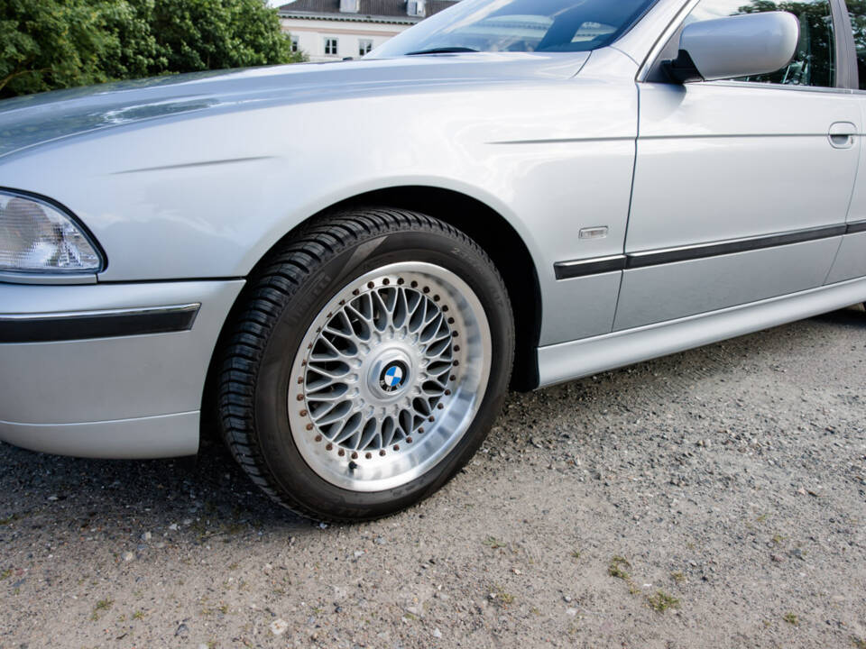 Bild 4/31 von BMW 528i (1996)