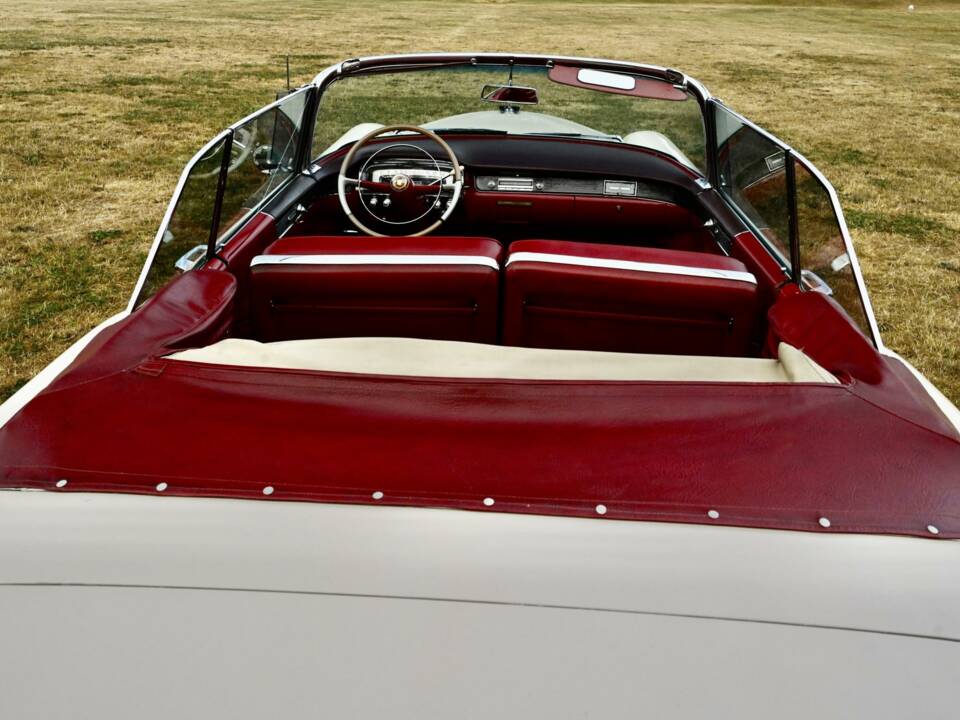 Bild 39/50 von Cadillac 62 Convertible (1954)