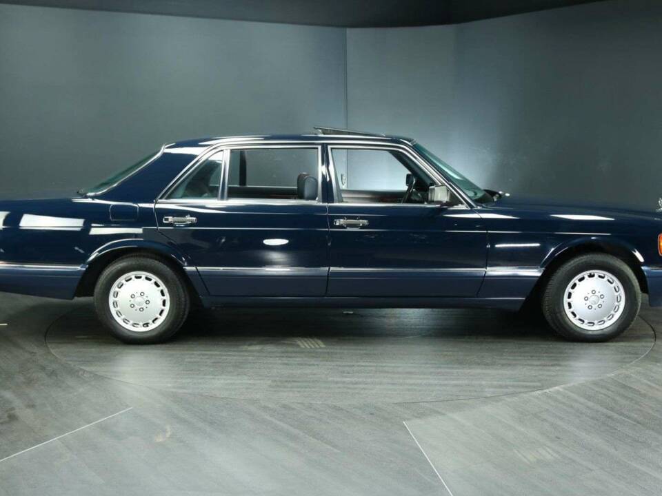 Afbeelding 6/30 van Mercedes-Benz 560 SEL (1990)