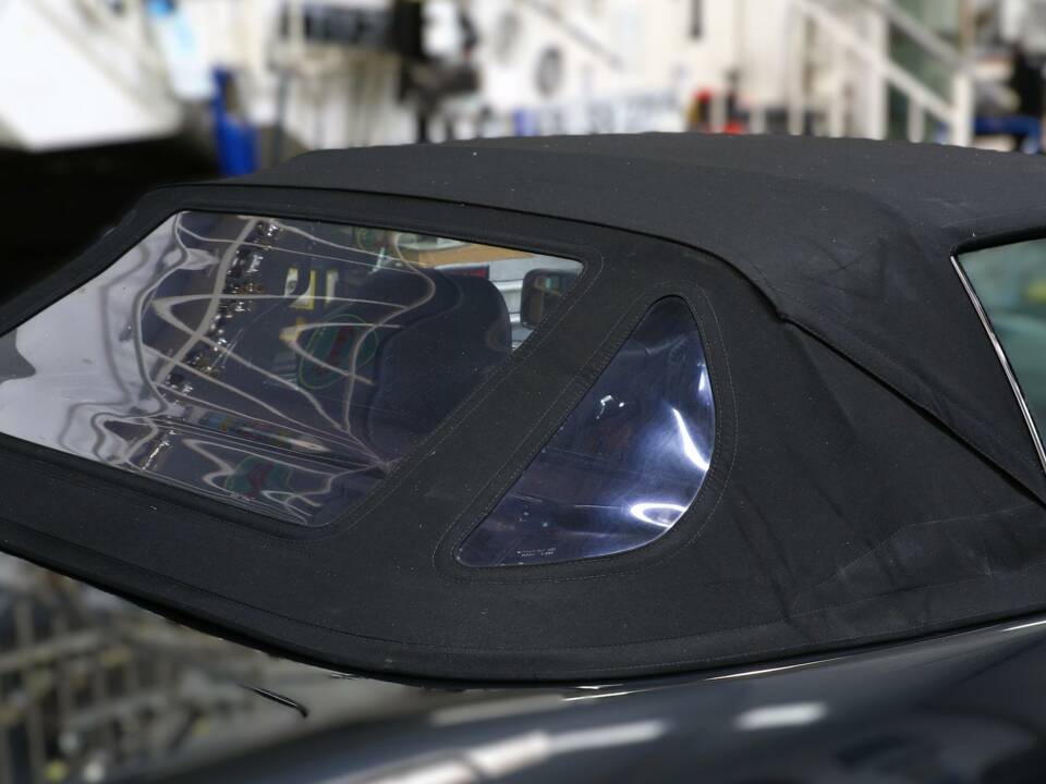 Image 29/36 of Mercedes-Benz 300 SL-24 (1993)