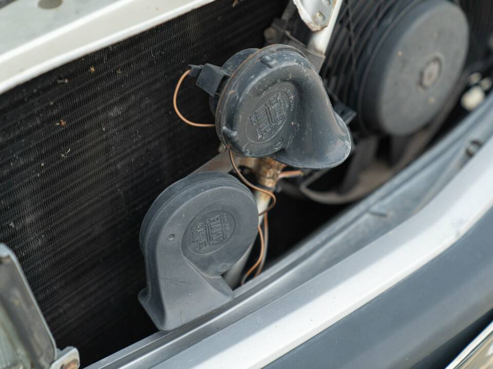 Image 45/50 of Mercedes-Benz 190 E 1.8 (1991)