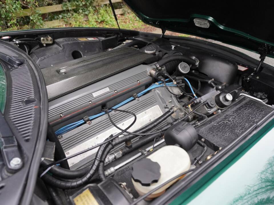 Image 15/19 of Aston Martin V8 Coupé (1996)