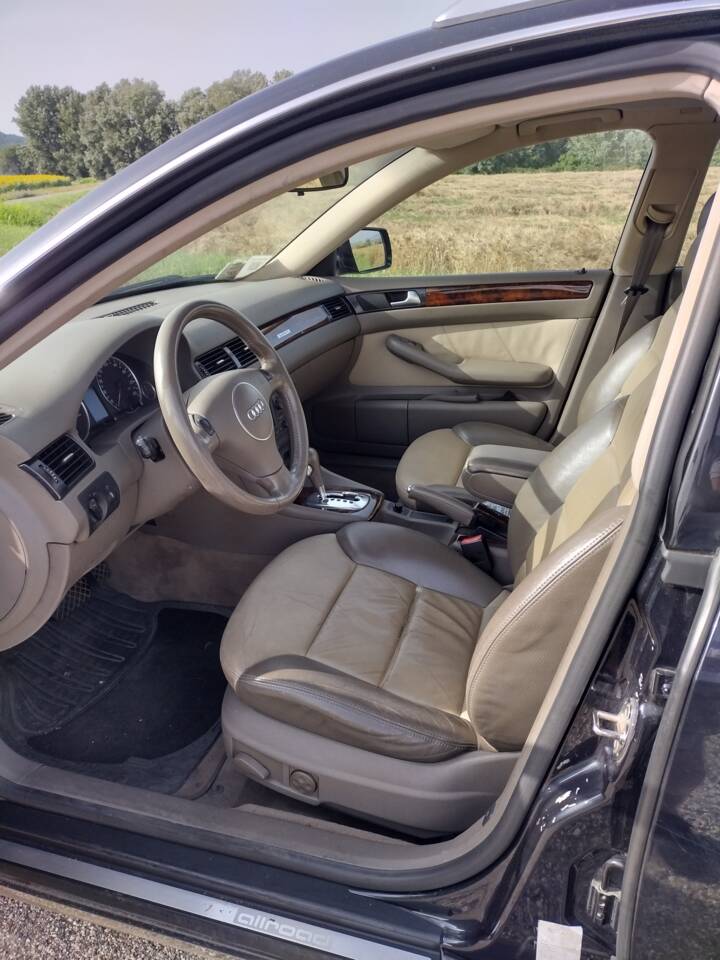 Image 7/9 de Audi A6 2.5 TDI allroad quattro (2005)