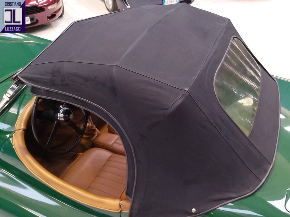 Image 26/57 of Jaguar XK 120 SE OTS (1953)