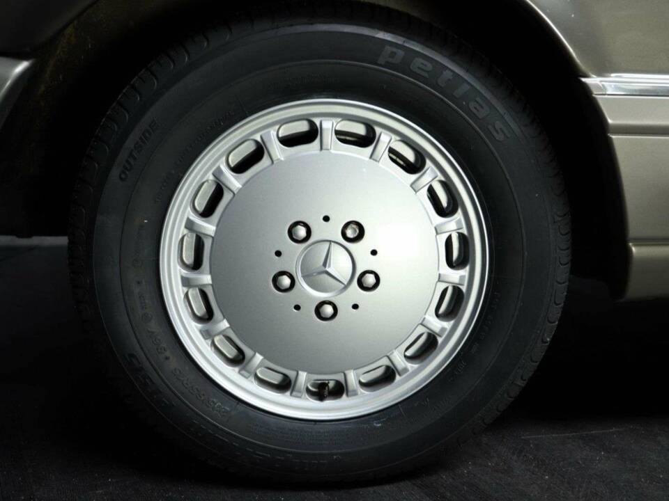 Image 22/30 of Mercedes-Benz 560 SEC (1988)