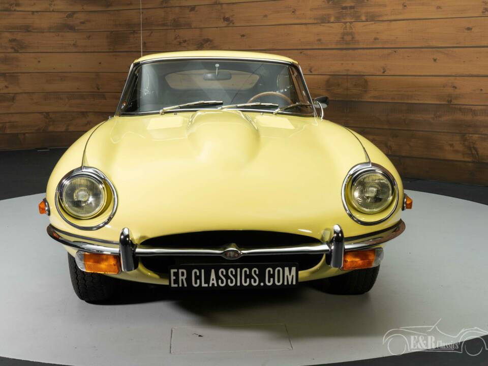 Image 4/8 de Jaguar E-Type (1970)