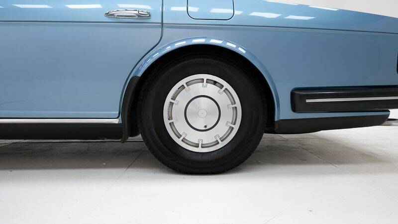 Image 2/15 de Rolls-Royce Silver Spur (1981)
