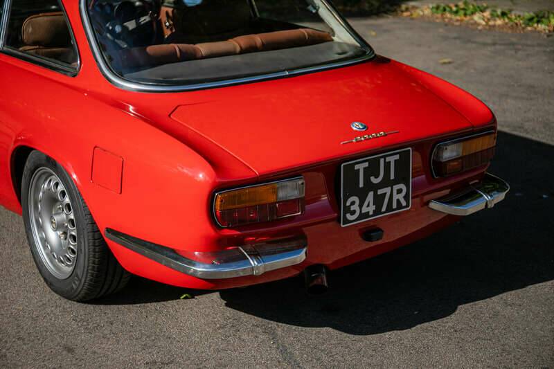 Image 9/45 of Alfa Romeo 2000 GT Veloce (1975)