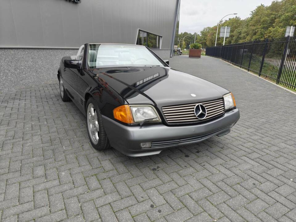 Image 14/50 de Mercedes-Benz 500 SL (1991)