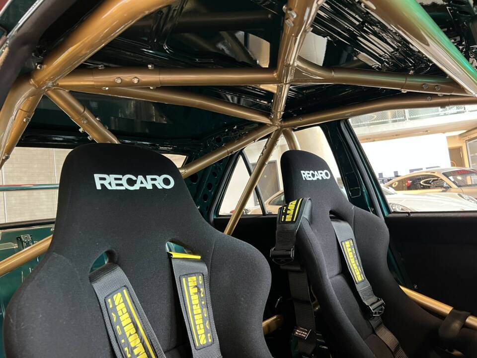 Image 14/27 of Mercedes-Benz 190 E 2.5-16 (1989)