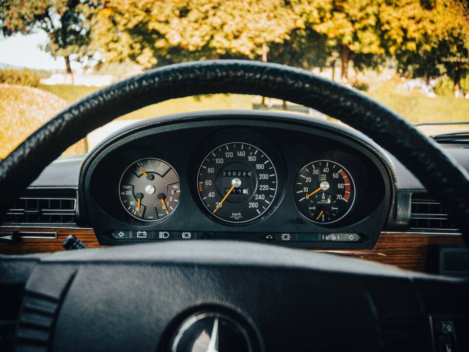 Afbeelding 14/16 van Mercedes-Benz 450 SEL 6,9 (1976)