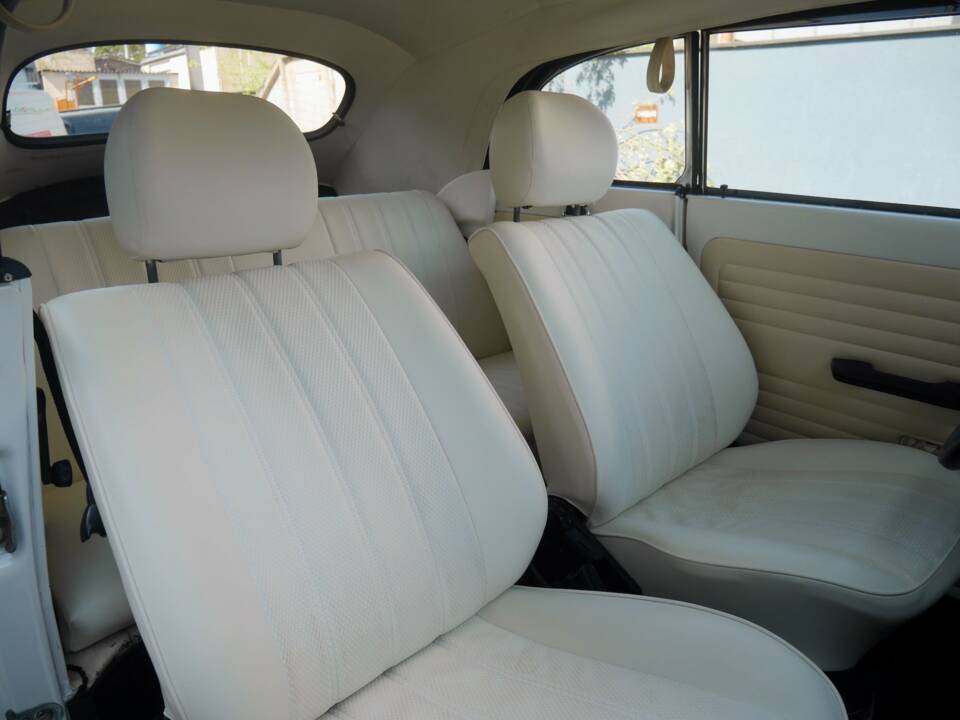 Image 14/45 de Volkswagen Coccinelle 1303 LS (1978)