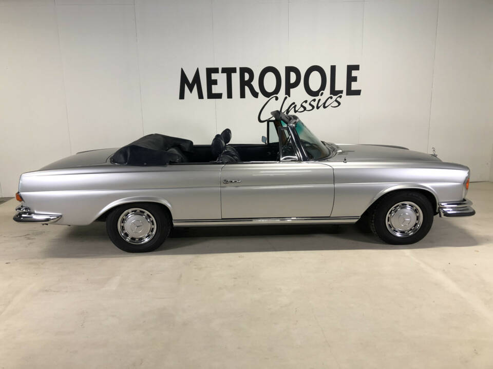 Immagine 2/31 di Mercedes-Benz 280 SE 3,5 (1970)