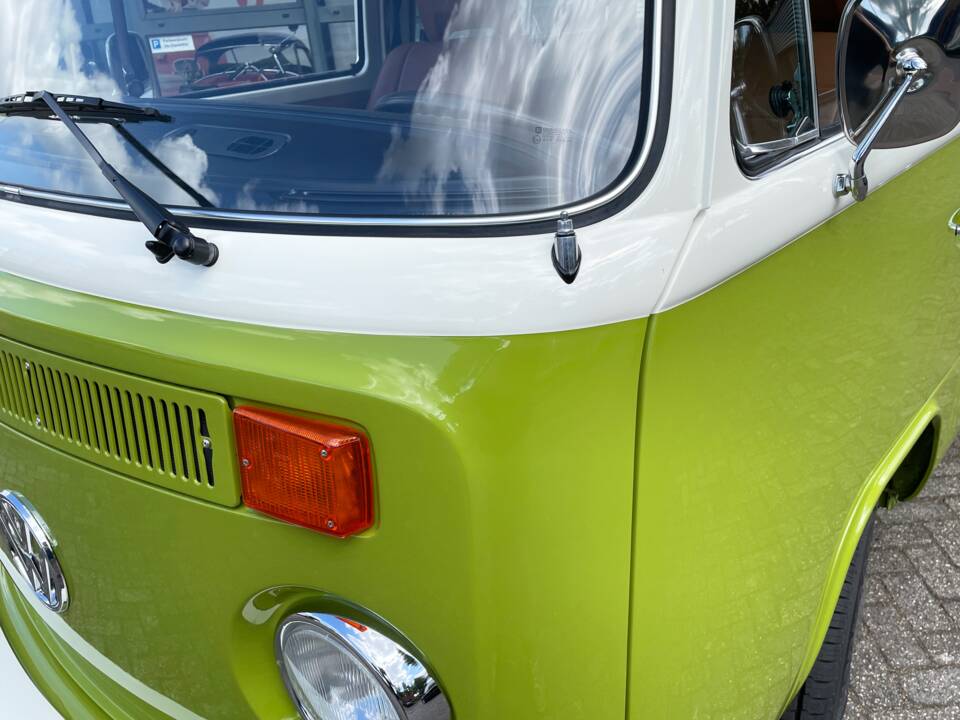 Image 3/73 of Volkswagen T2b Kombi (1978)
