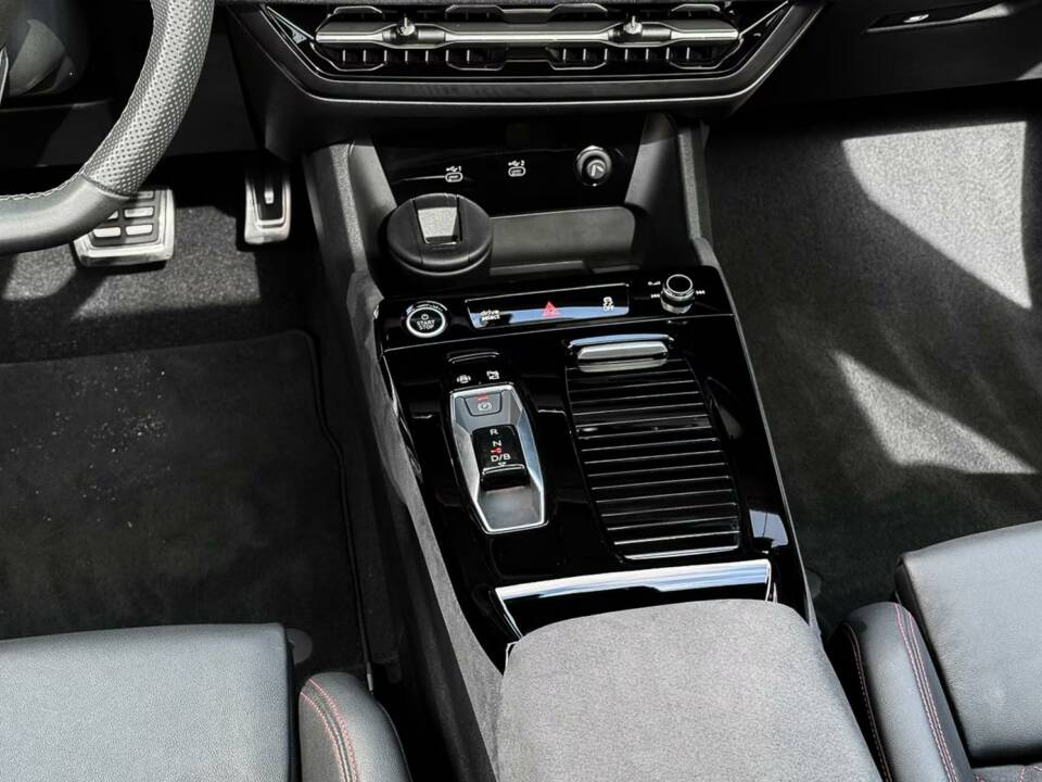 Image 13/15 of Audi Q6 e-tron quattro (2024)