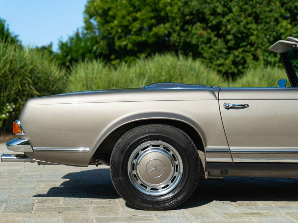 Image 21/50 of Mercedes-Benz 280 SL (1969)