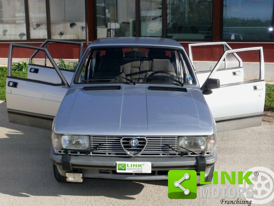 Afbeelding 2/10 van Alfa Romeo Giulietta 2.0 (1982)