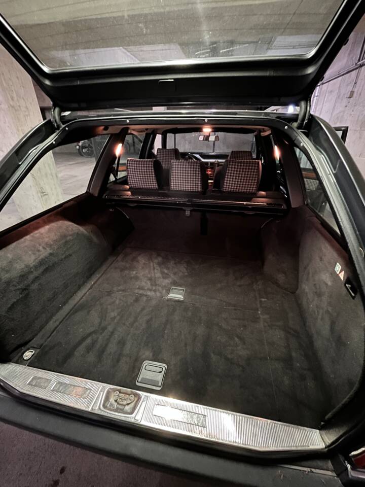 Afbeelding 27/74 van Mercedes-Benz 220 TE (1993)