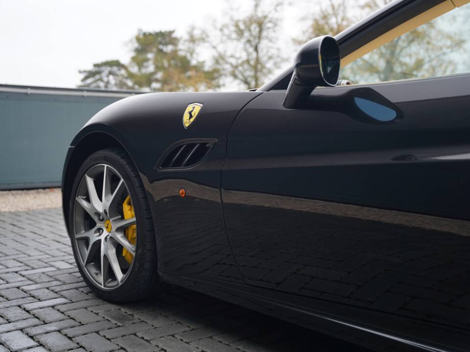 Imagen 38/50 de Ferrari California (2011)