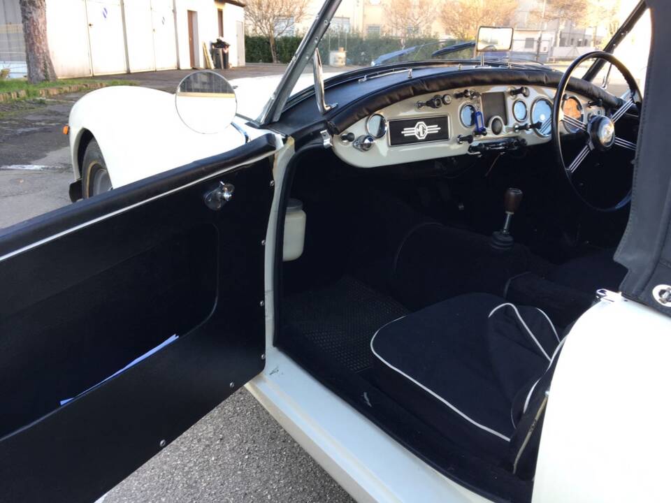 Image 6/10 of MG MGA 1500 (1959)