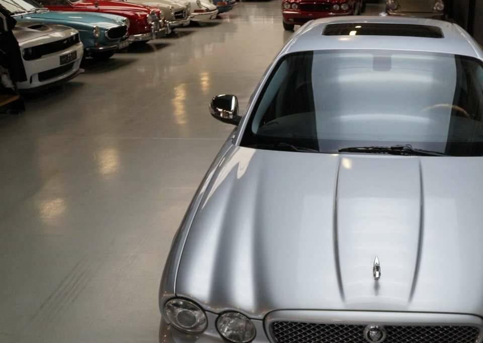 Bild 32/50 von Jaguar XJ 8 4.2 (2008)