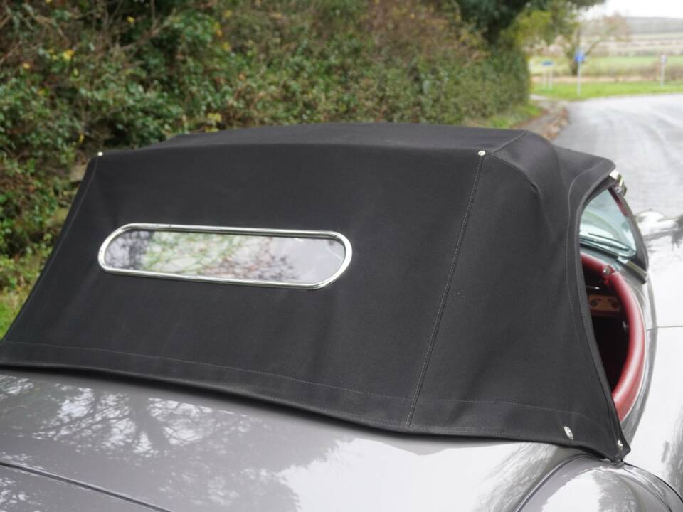 Image 19/19 of Jaguar XK 120 OTS (1952)