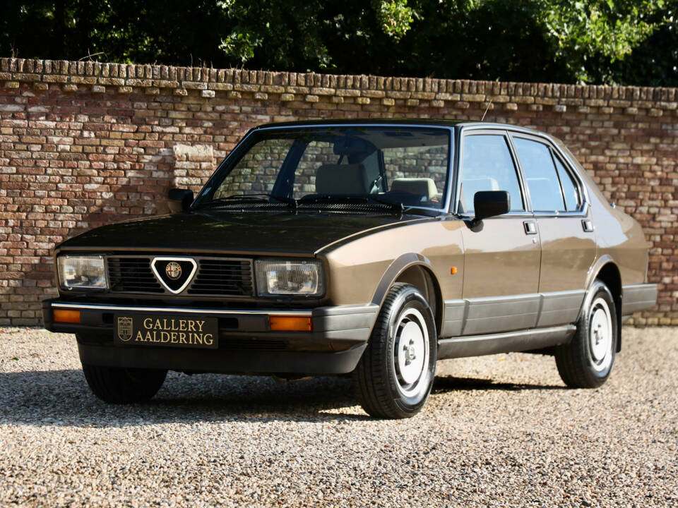 Immagine 8/50 di Alfa Romeo Alfetta 2.0 (1984)