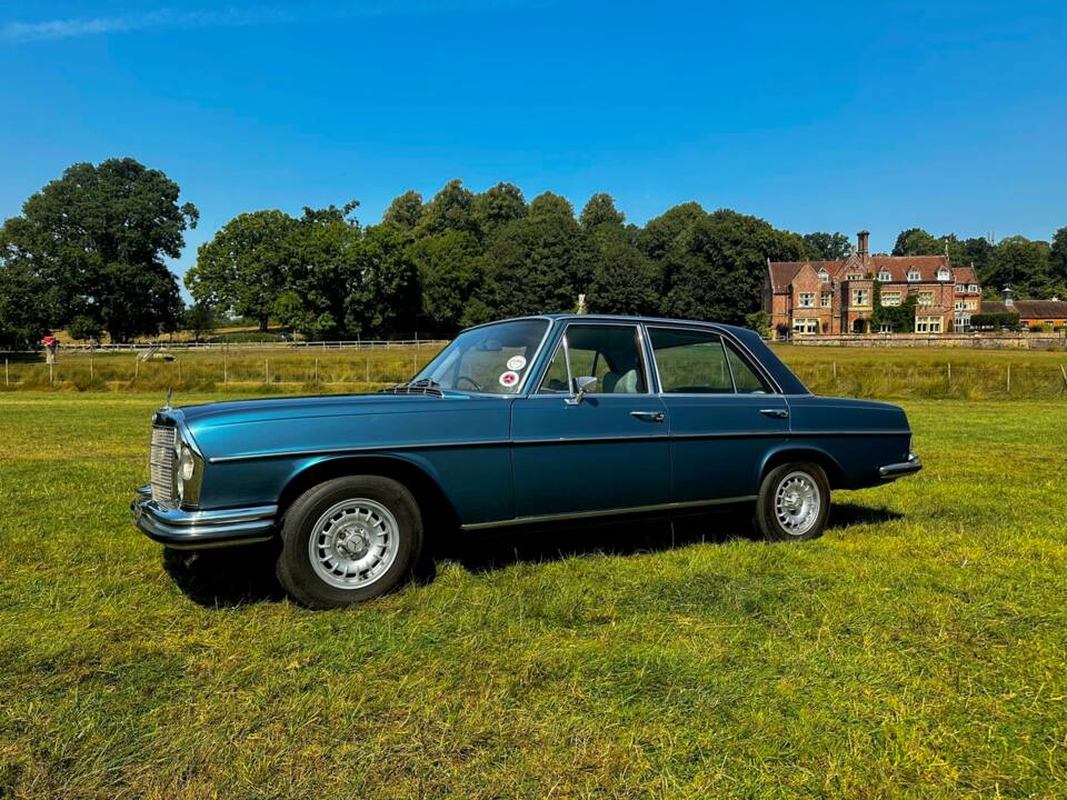 Image 4/57 de Mercedes-Benz 280 SE 3,5 (1972)
