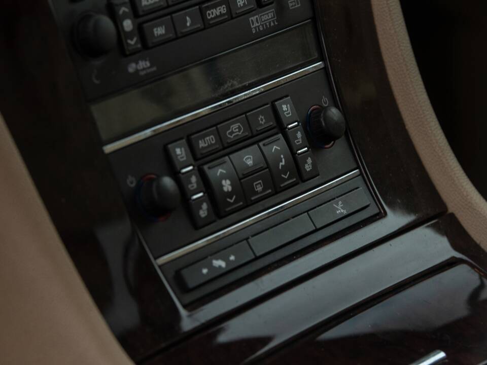 Afbeelding 35/50 van Cadillac Escalade EXT (2010)