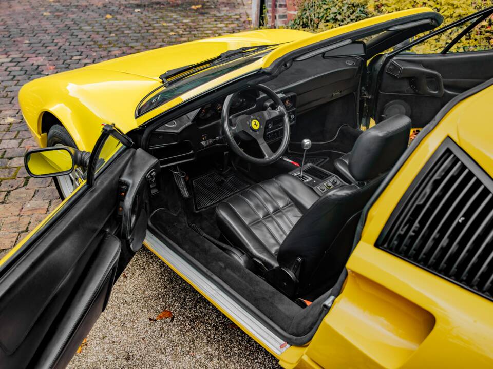 Bild 34/55 von Ferrari 328 GTS (1986)