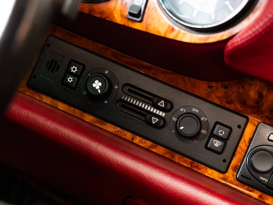 Immagine 21/32 di Porsche 911 Carrera (1994)