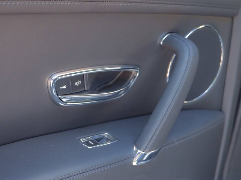 Imagen 29/68 de Bentley Flying Spur V8 S (2017)