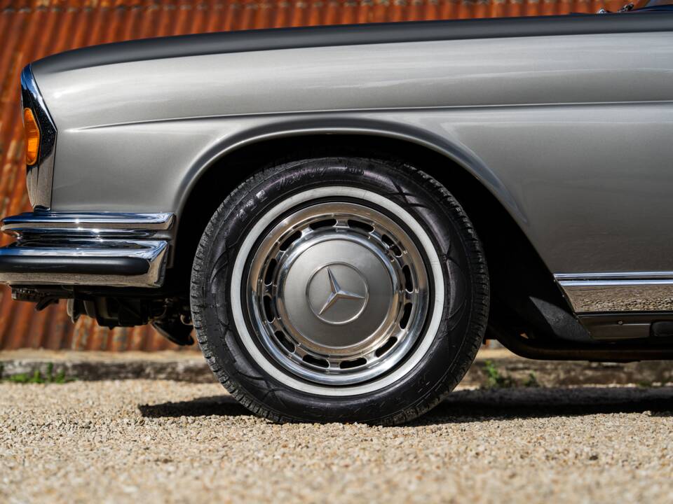 Image 35/37 of Mercedes-Benz 280 SE 3,5 (1970)
