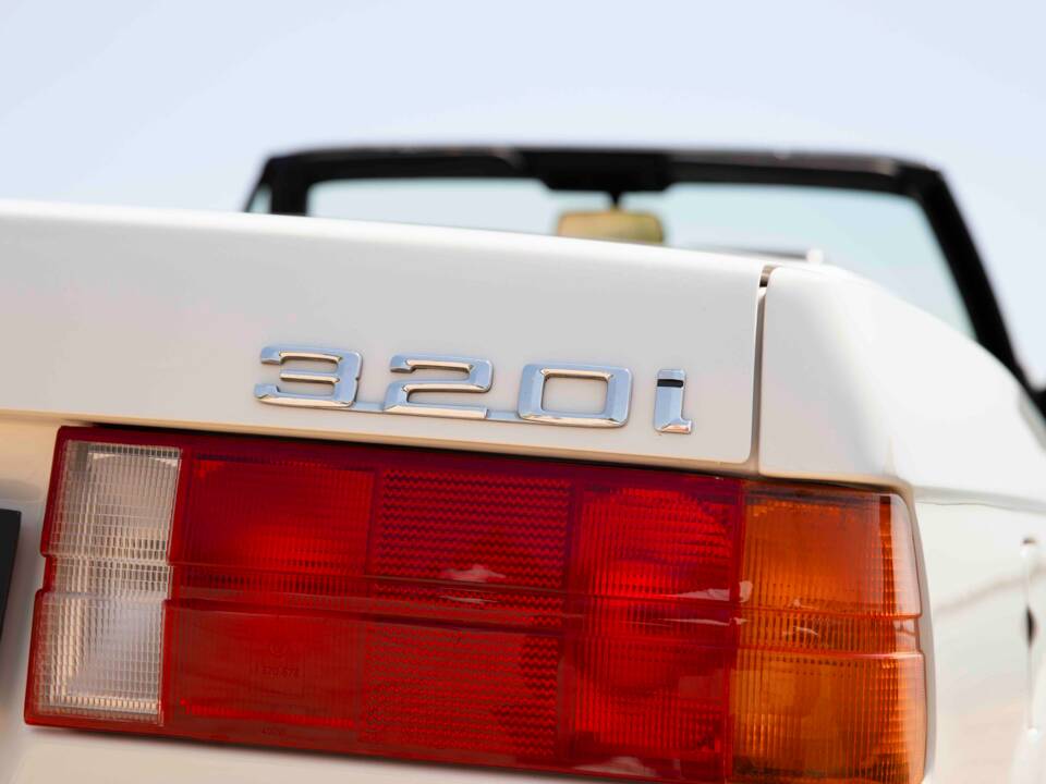 Image 24/70 of BMW 320i (1990)