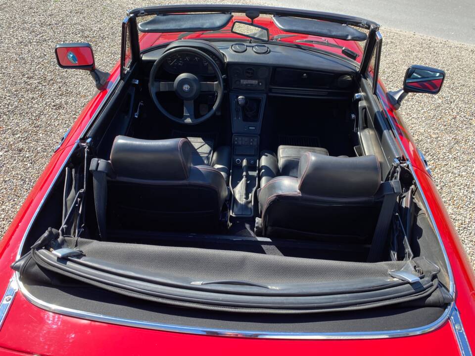 Image 27/56 of Alfa Romeo 2.0 Spider (1986)