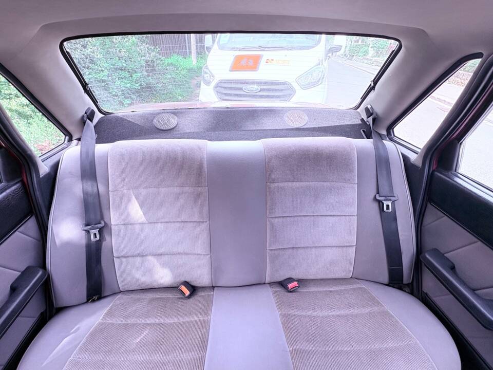 Image 18/32 of Audi 80 1.6 (1986)