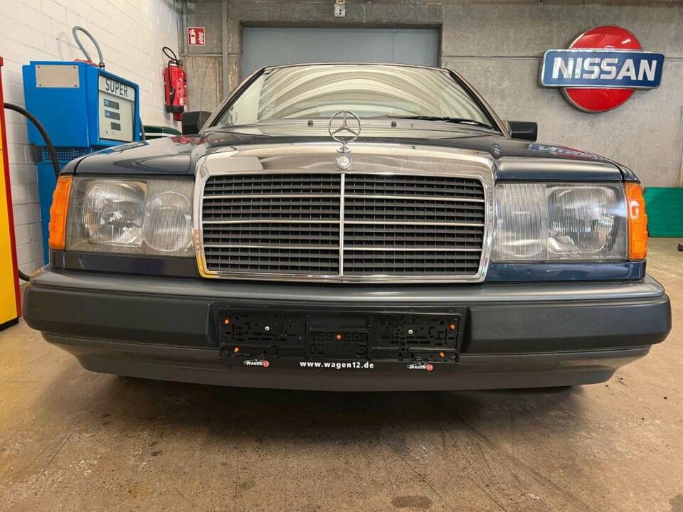 Bild 3/18 von Mercedes-Benz 230 CE (1990)