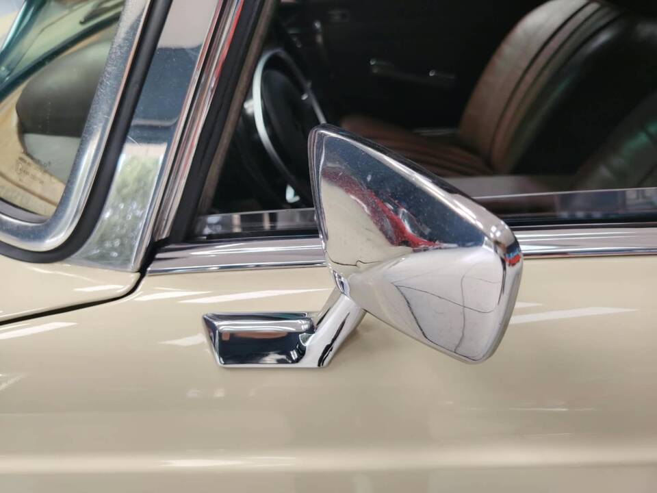 Image 22/58 de Mercedes-Benz 280 SL (1969)
