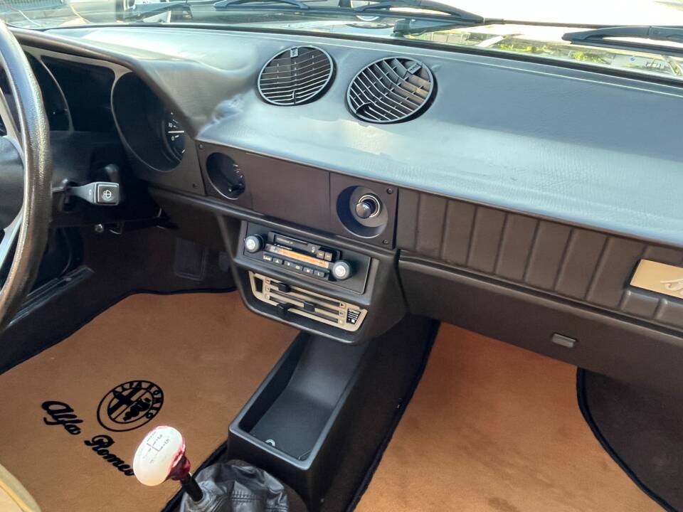 Afbeelding 8/25 van Alfa Romeo Alfasud 1.5 Sprint Veloce (1982)