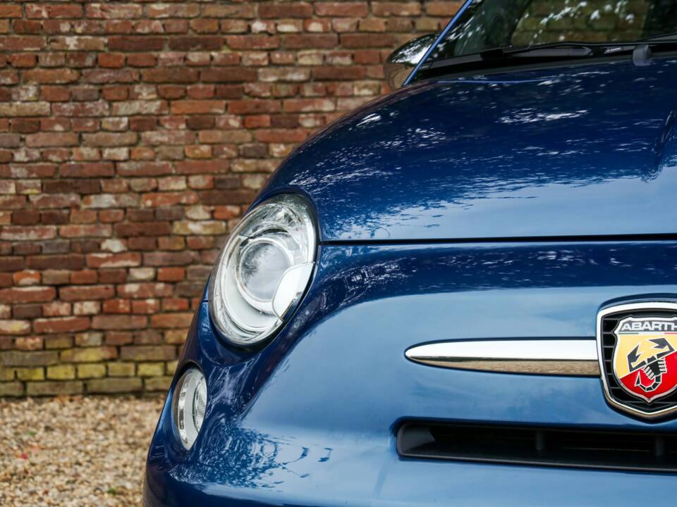 Image 23/50 of Abarth 595 Cabrio Italia (2011)