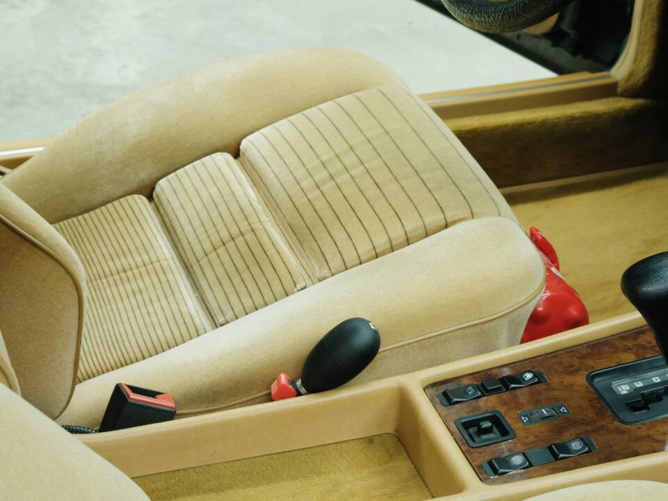 Bild 37/50 von Mercedes-Benz 380 SEC (1983)
