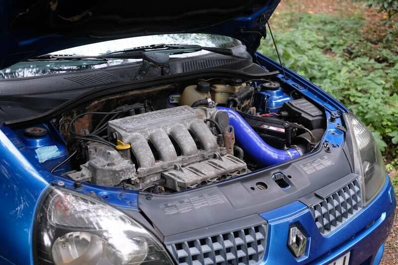 Image 32/38 of Renault Clio II 2.0 16V Sport (2002)