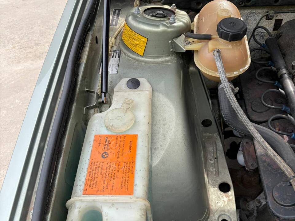 Bild 34/41 von BMW 520i (1982)