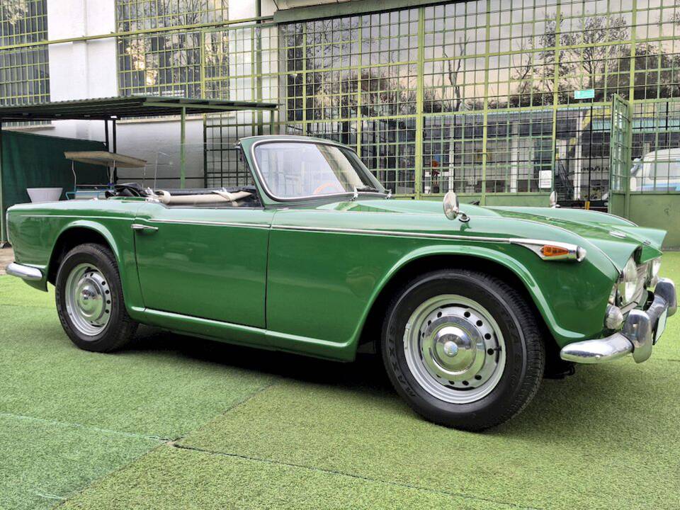 Image 10/66 of Triumph TR 4A IRS (1966)
