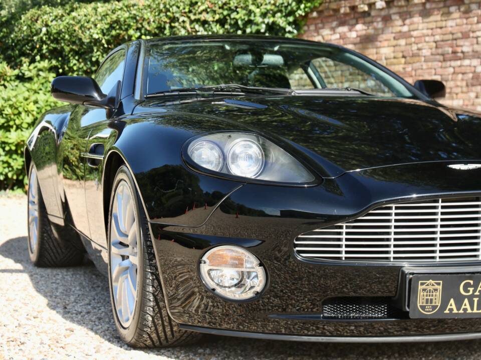Afbeelding 17/50 van Aston Martin V12 Vanquish (2002)