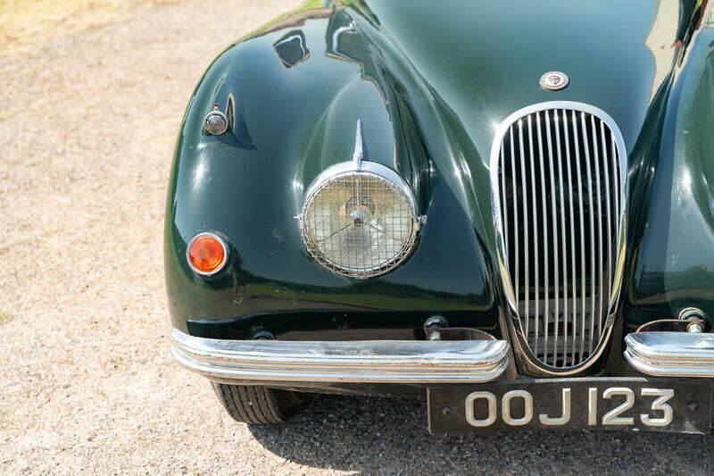 Image 28/50 of Jaguar XK 120 DHC (1954)