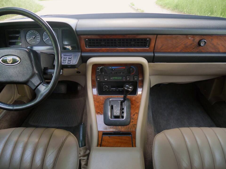 Image 27/33 of Jaguar Sovereign 3.6 (1988)