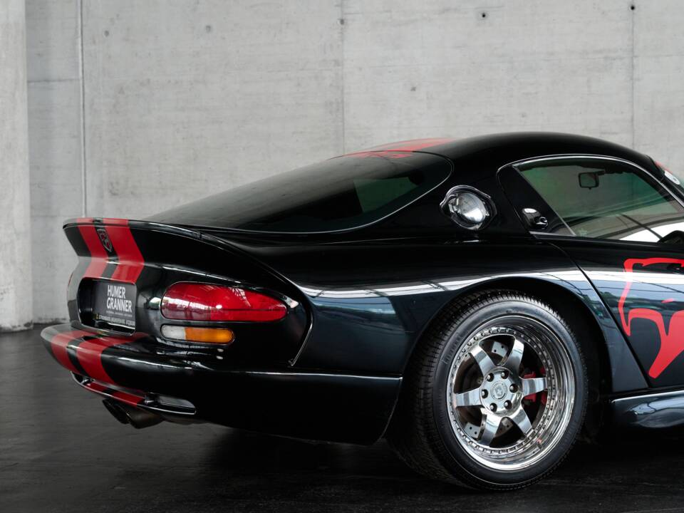 Image 36/50 of Dodge Viper GTS (2005)